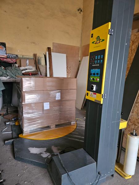 ПАЛЛЕТОУПАКОВЩИК А2-BASIC-W С Е-ОБРАЗНЫМ ВЫРЕЗОМ (СТОЛ 1650 мм)   б/у